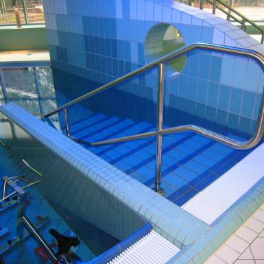 schwimmbad-treppe-edelstahl
