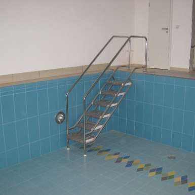 schwimmbad-treppe-edelstahl-bremen
